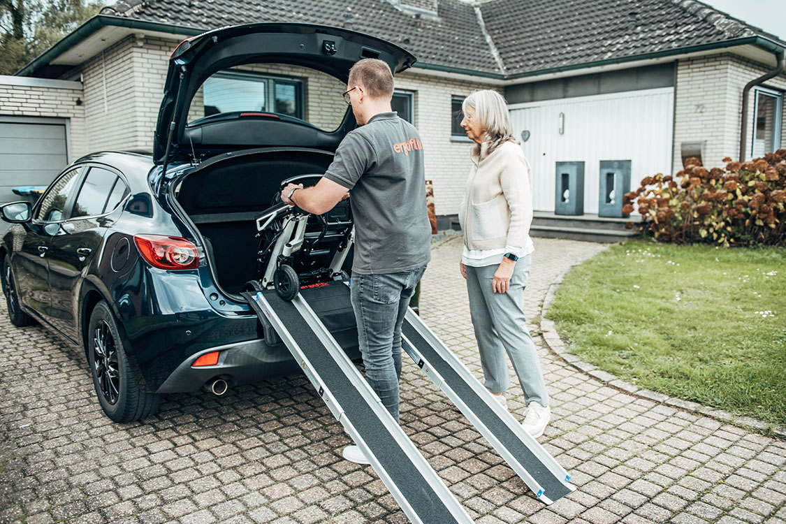 Ausladen-1 - voiture adaptée pour fauteuil roulant
