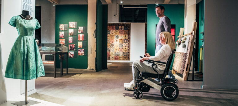 Culture accessible avec un fauteuil roulant &eacute;lectrique ergoflix