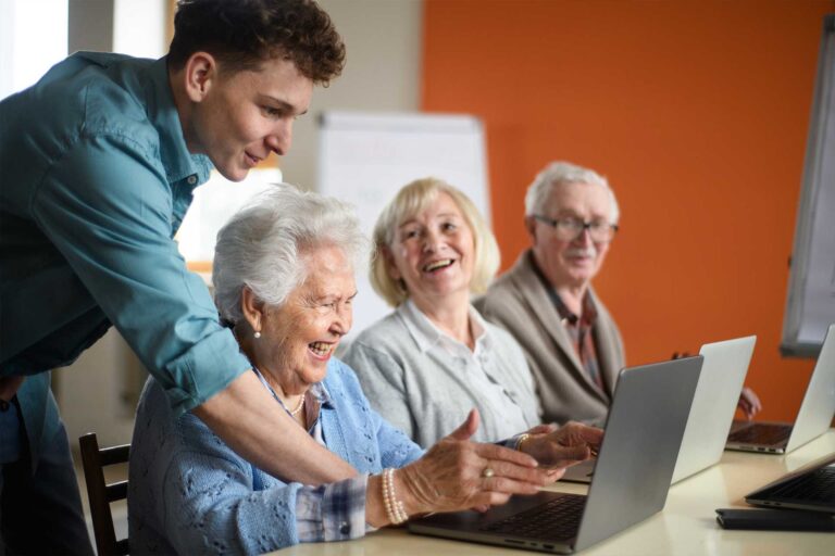 Résidence senior et maison de retraite : quelle différence ?