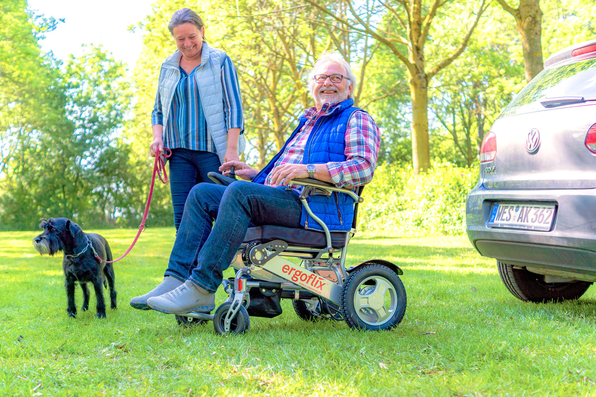 Fauteuil roulant électrique pour soulager l'aidant