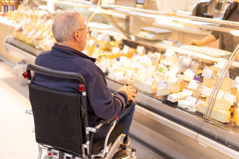Matériaux des fauteuils roulants : de l’aluminium aux textiles ergonomiques des fauteuils ergoflix