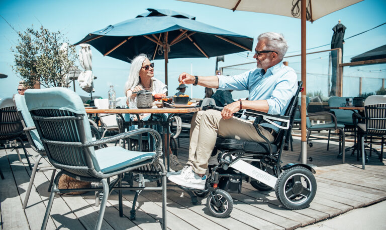 Vacances accessibles en fauteuil roulant : le guide pratique 2025