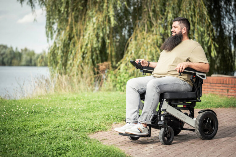 Fauteuil roulant électrique XXL : quels avantages pour vous ?