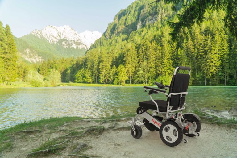 Comment le monde peut changer quand on utilise un fauteuil roulant électrique compact ?