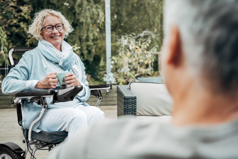Positionnement en fauteuil roulant : un facteur essentiel pour l'autonomie des personnes âgées